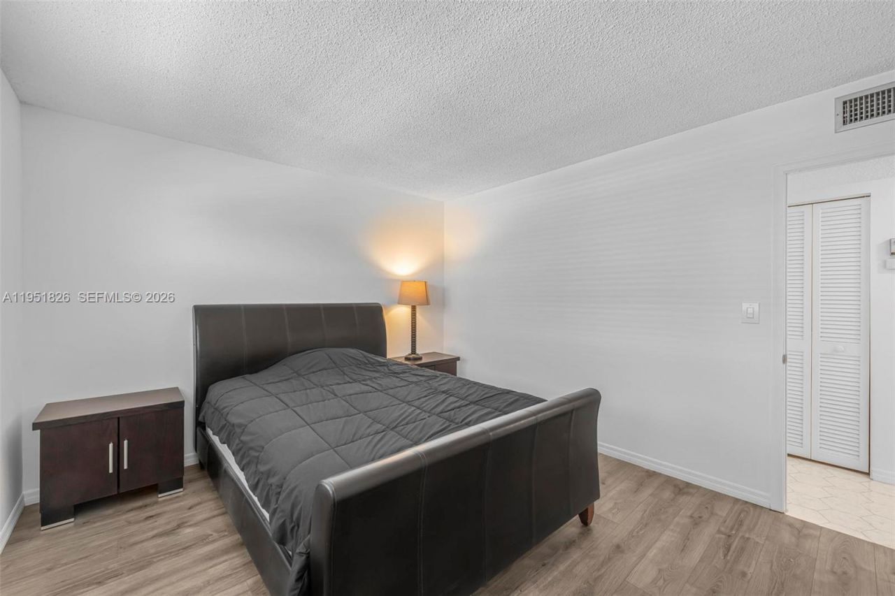 500 NE 12th Ave, Unit 407, Hallandale Beach, FL 33009 Photo