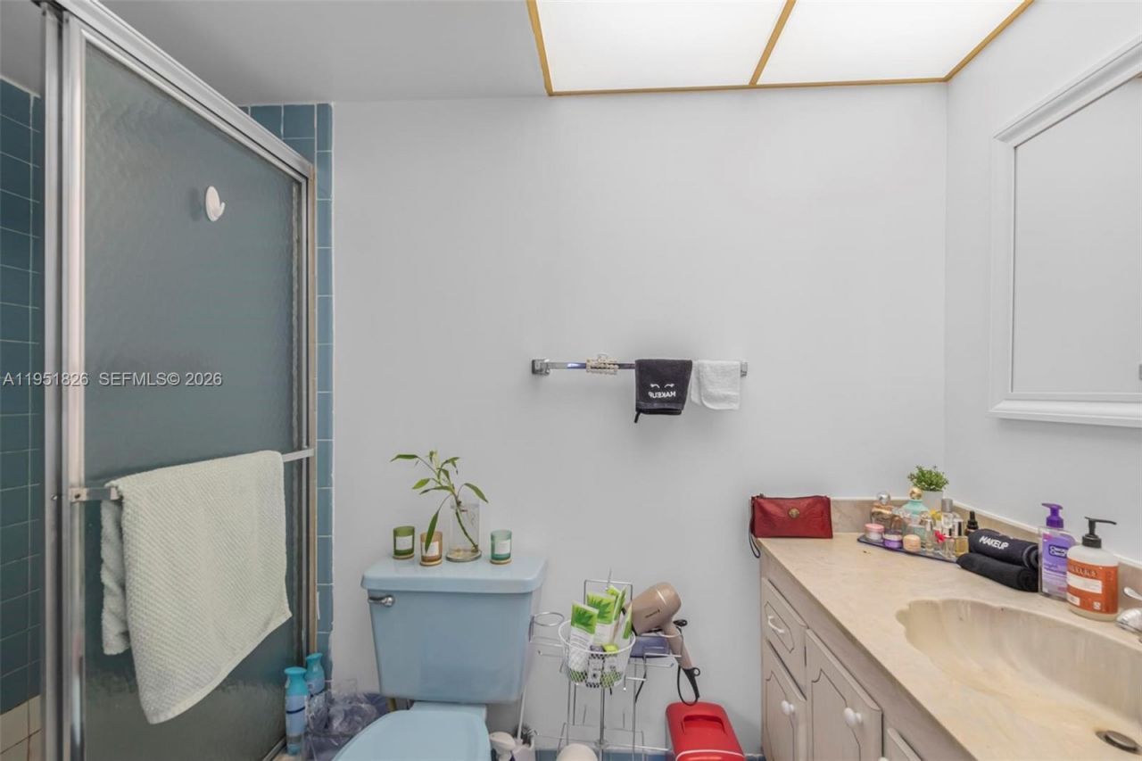 500 NE 12th Ave, Unit 407, Hallandale Beach, FL 33009 Photo