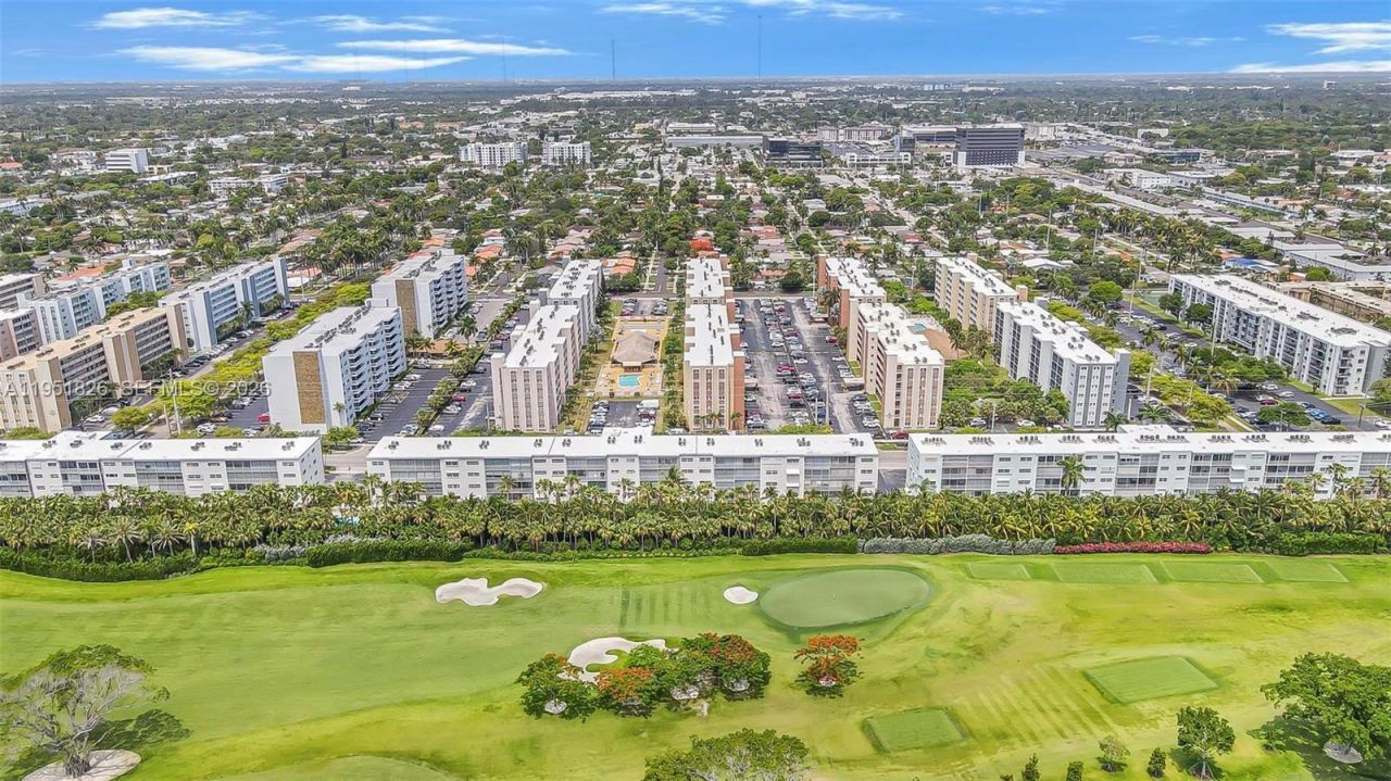 500 NE 12th Ave, Unit 407, Hallandale Beach, FL 33009 Photo