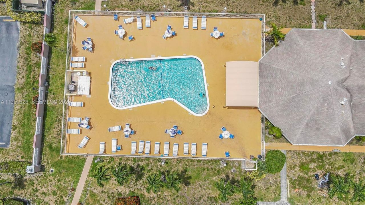 500 NE 12th Ave, Unit 407, Hallandale Beach, FL 33009 Photo