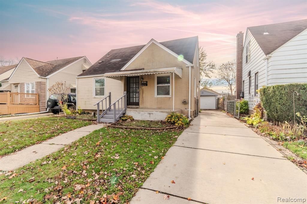 8126 Standard St, Center Line, MI 48015 Main Photo