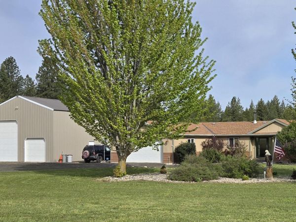 27601 N Scotts Ridge Ln, Chattaroy, WA 99003