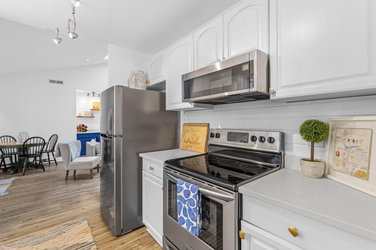 1115 Honeysuckle Court Photo 13