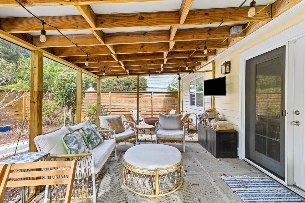 1115 Honeysuckle Court Photo 15