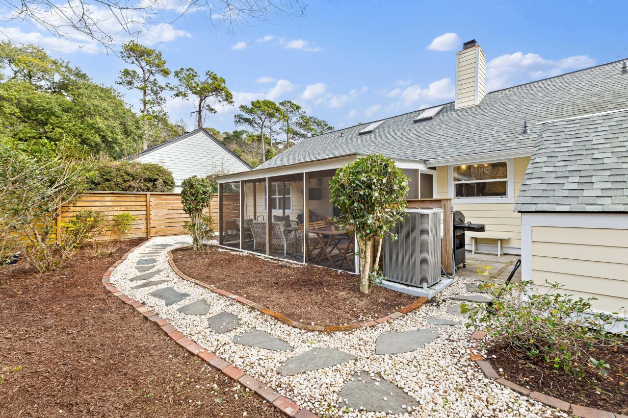 1115 Honeysuckle Court Photo 16