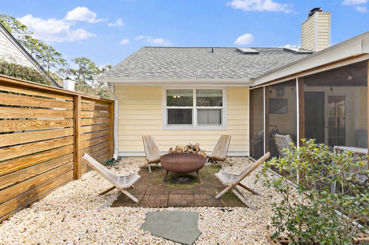 1115 Honeysuckle Court Photo 18