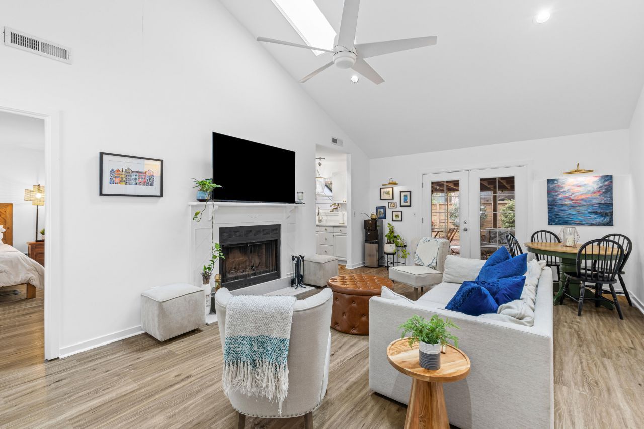 1115 Honeysuckle Court Photo 3