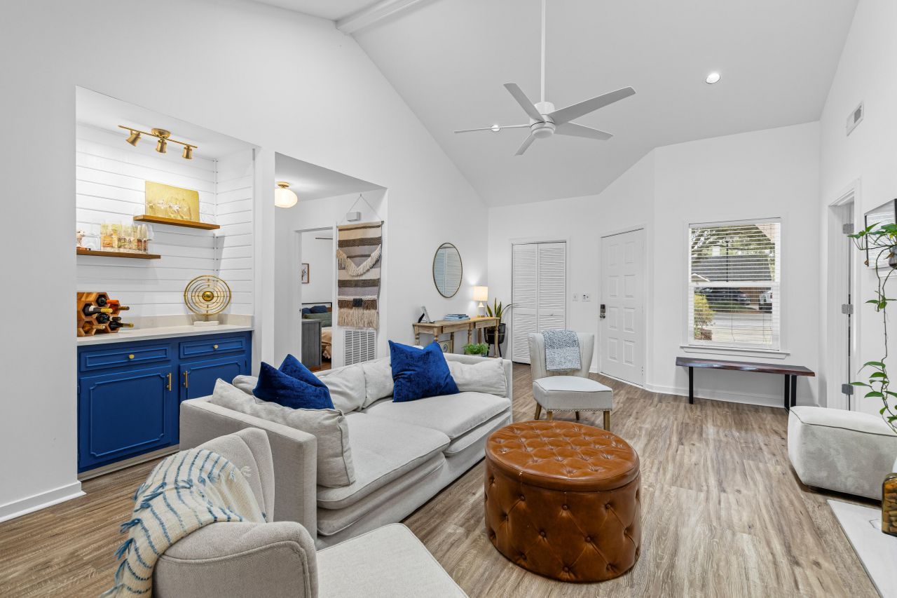 1115 Honeysuckle Court Photo 5