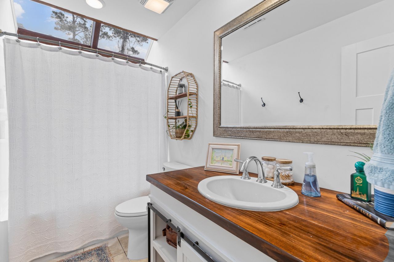 1115 Honeysuckle Court Photo 7