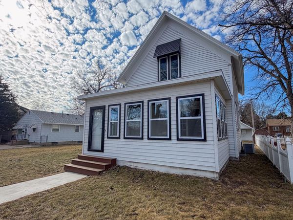 1023 Dakota Ave S, Huron, SD 57350