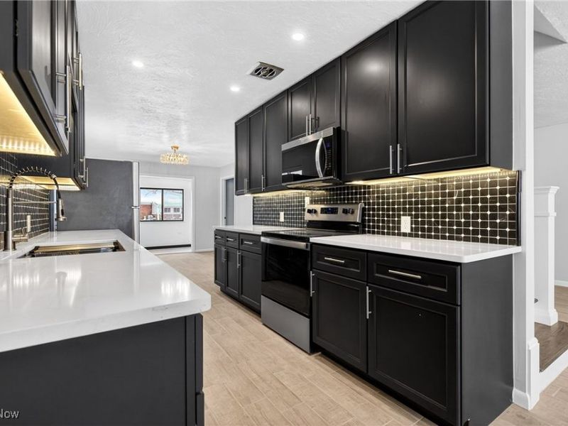 25515 Country Club Boulevard, Unit 12, North Olmsted, OH 44070 Photo 13