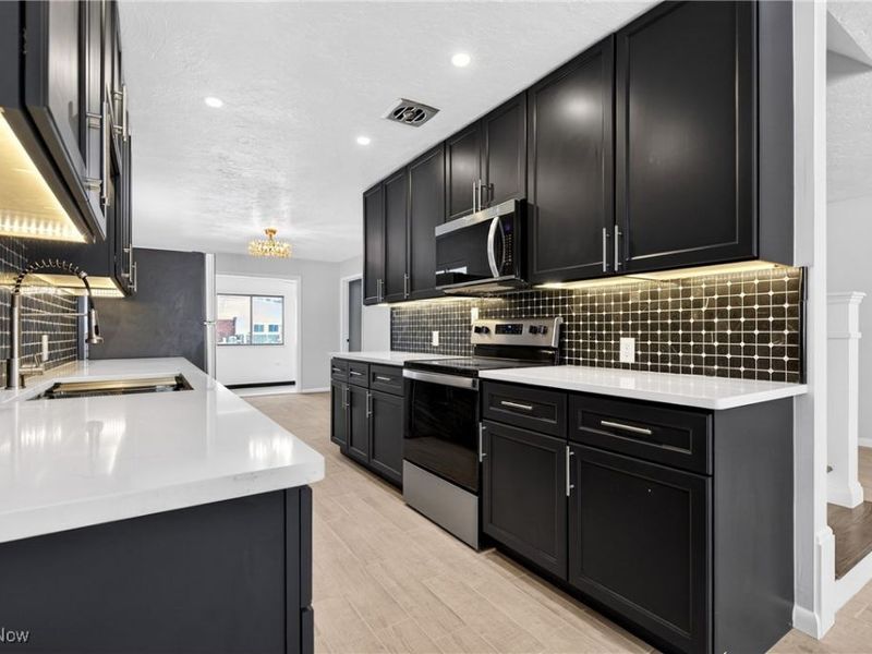 25515 Country Club Boulevard, Unit 12, North Olmsted, OH 44070 Photo 14