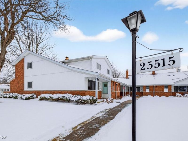 25515 Country Club Boulevard, Unit 12, North Olmsted, OH 44070 Photo 4