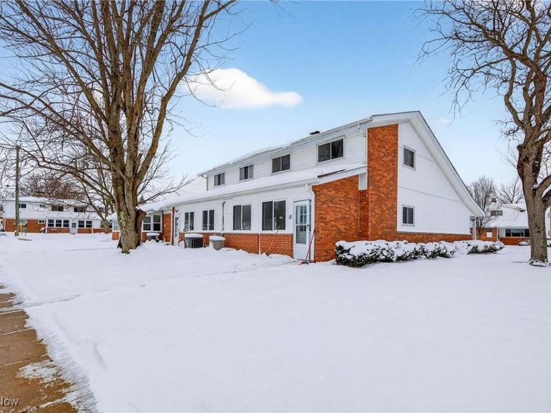 25515 Country Club Boulevard, Unit 12, North Olmsted, OH 44070 Photo 5