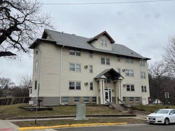 2907/203 West/Campus Street, Ames, IA 50014