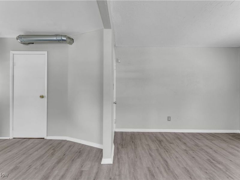 19111 Longbrook Road, Warrensville Heights, OH 44128 Photo 17