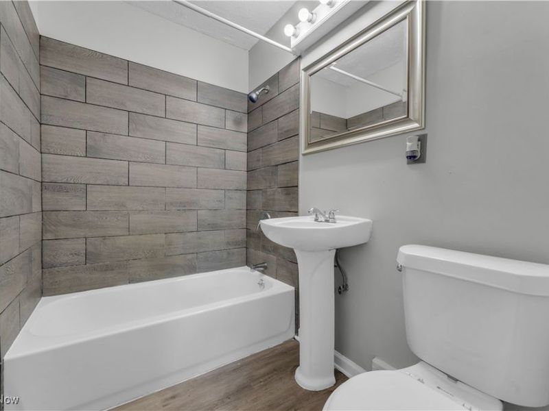 19111 Longbrook Road, Warrensville Heights, OH 44128 Photo 4