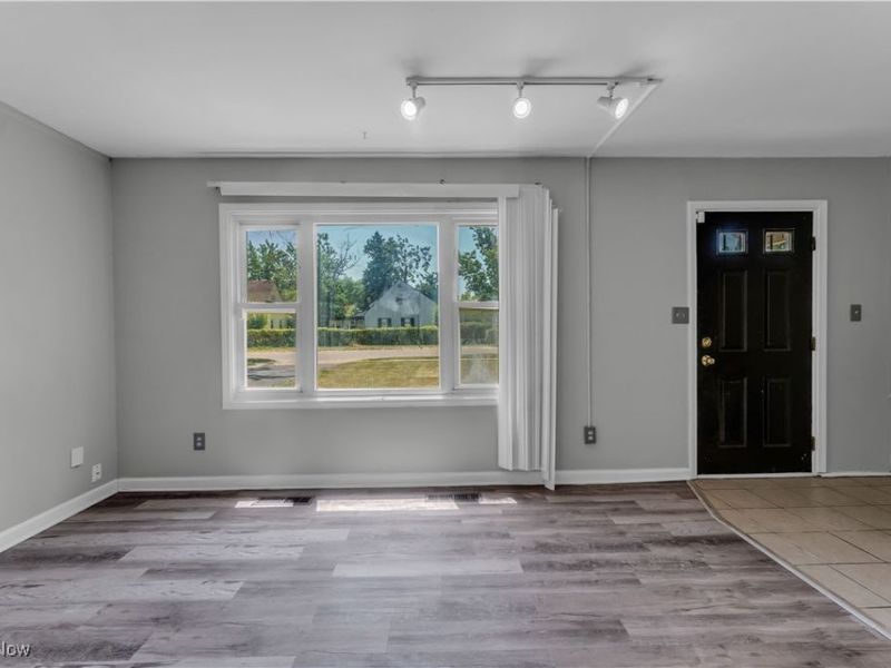 19111 Longbrook Road, Warrensville Heights, OH 44128 Photo 8