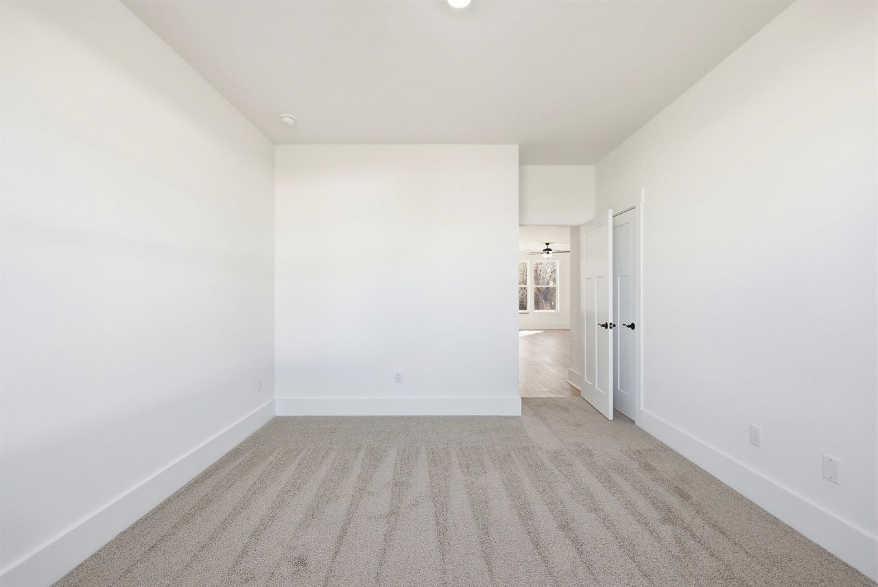 427 White Willow Way Photo 27