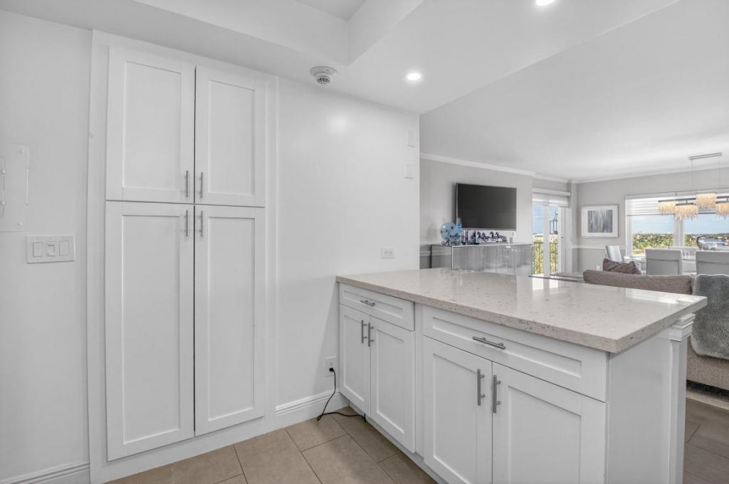 555 SE 6th Avenue, Unit 9g, Delray Beach, FL 33483 Photo