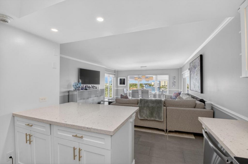 555 SE 6th Avenue, Unit 9g, Delray Beach, FL 33483 Photo