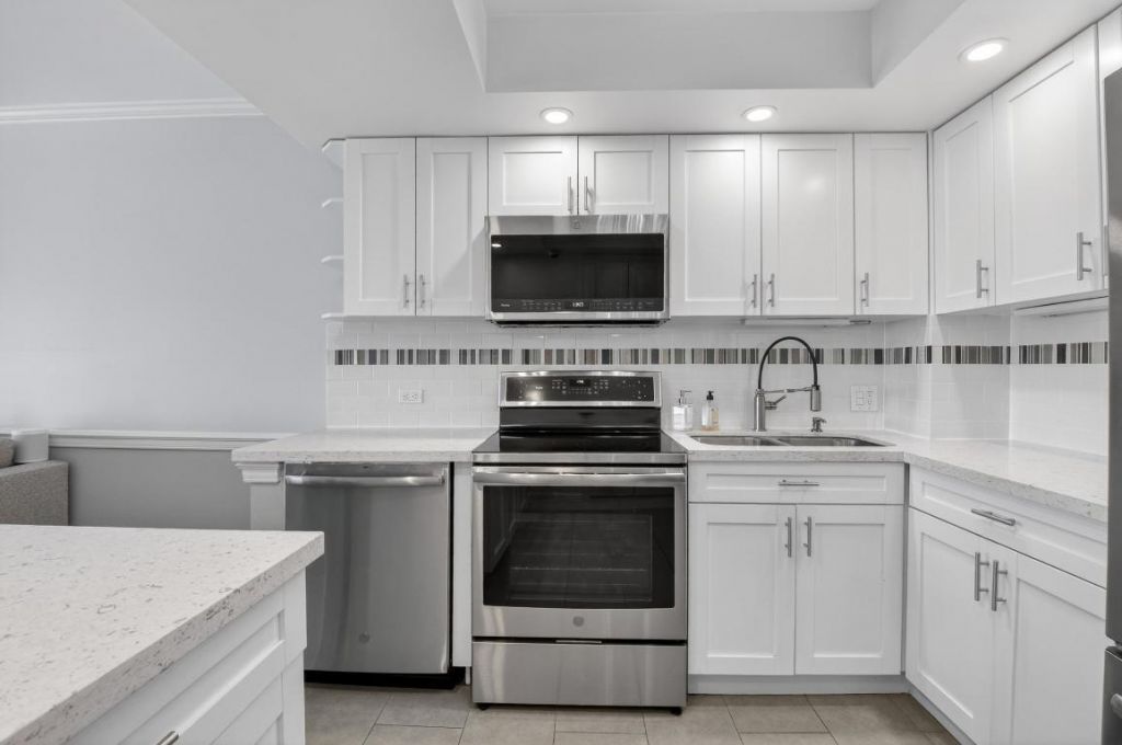 555 SE 6th Avenue, Unit 9g, Delray Beach, FL 33483 Photo