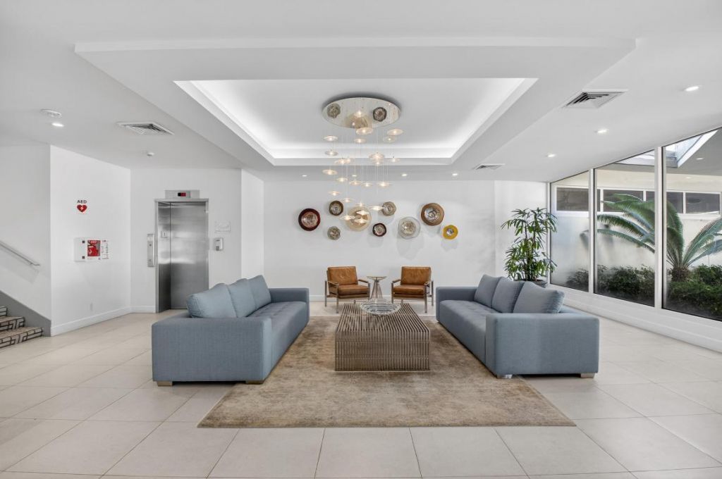 555 SE 6th Avenue, Unit 9g, Delray Beach, FL 33483 Photo