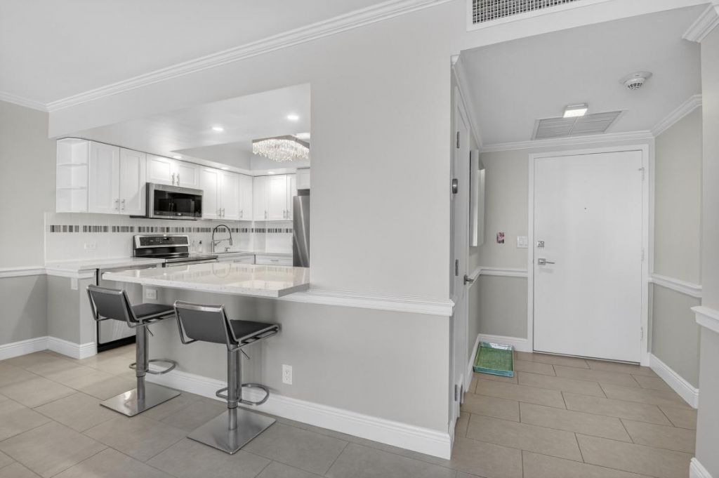 555 SE 6th Avenue, Unit 9g, Delray Beach, FL 33483 Photo