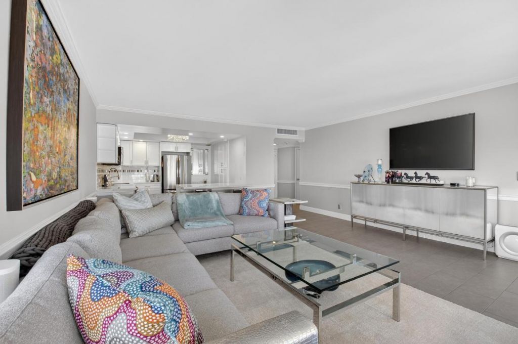 555 SE 6th Avenue, Unit 9g, Delray Beach, FL 33483 Photo