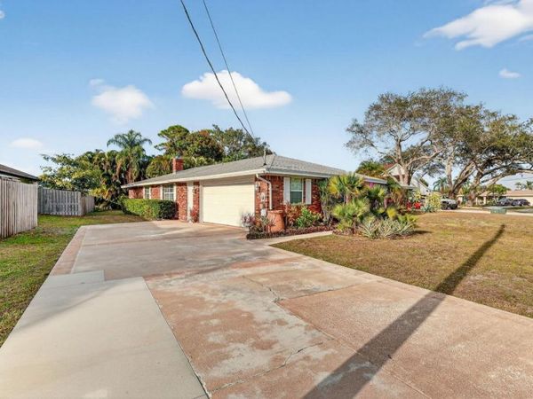 1207 SE Palm Beach Road, Port St. Lucie, FL 34952