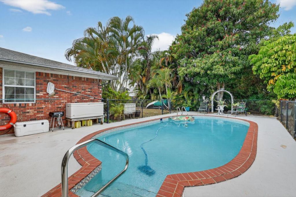 1207 SE Palm Beach Road, Port Saint Lucie, FL 34952 Photo