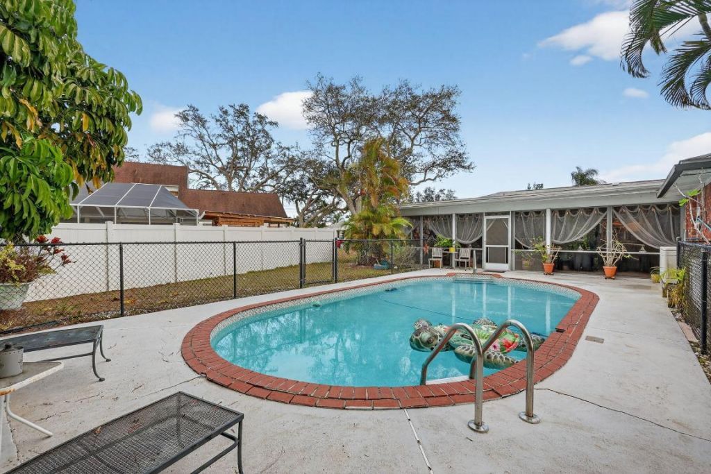 1207 SE Palm Beach Road, Port Saint Lucie, FL 34952 Photo