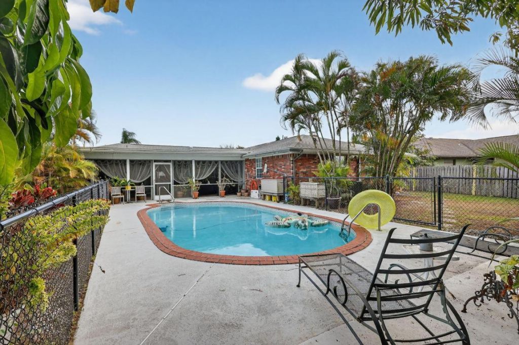 1207 SE Palm Beach Road, Port Saint Lucie, FL 34952 Photo