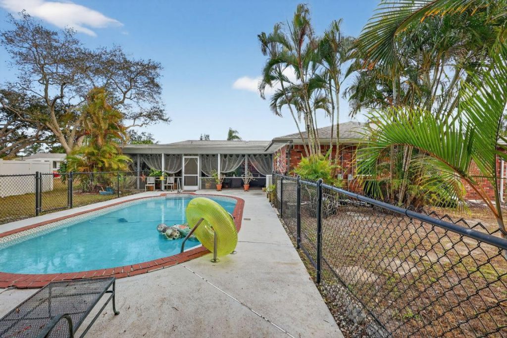 1207 SE Palm Beach Road, Port Saint Lucie, FL 34952 Photo