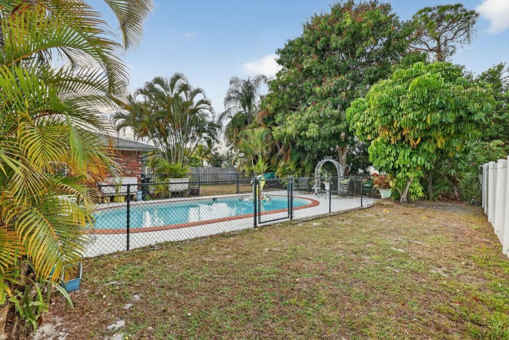 1207 SE Palm Beach Road, Port Saint Lucie, FL 34952 Photo