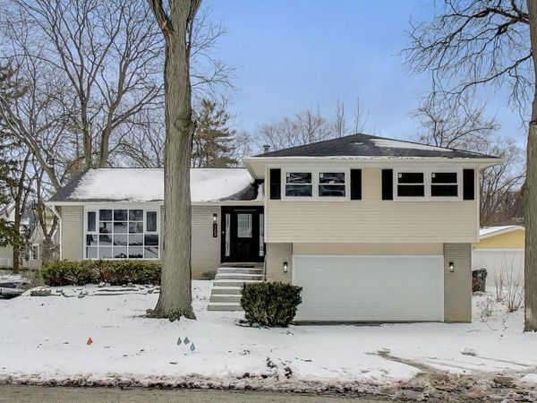 123 Kainer Avenue, Barrington, IL 60010