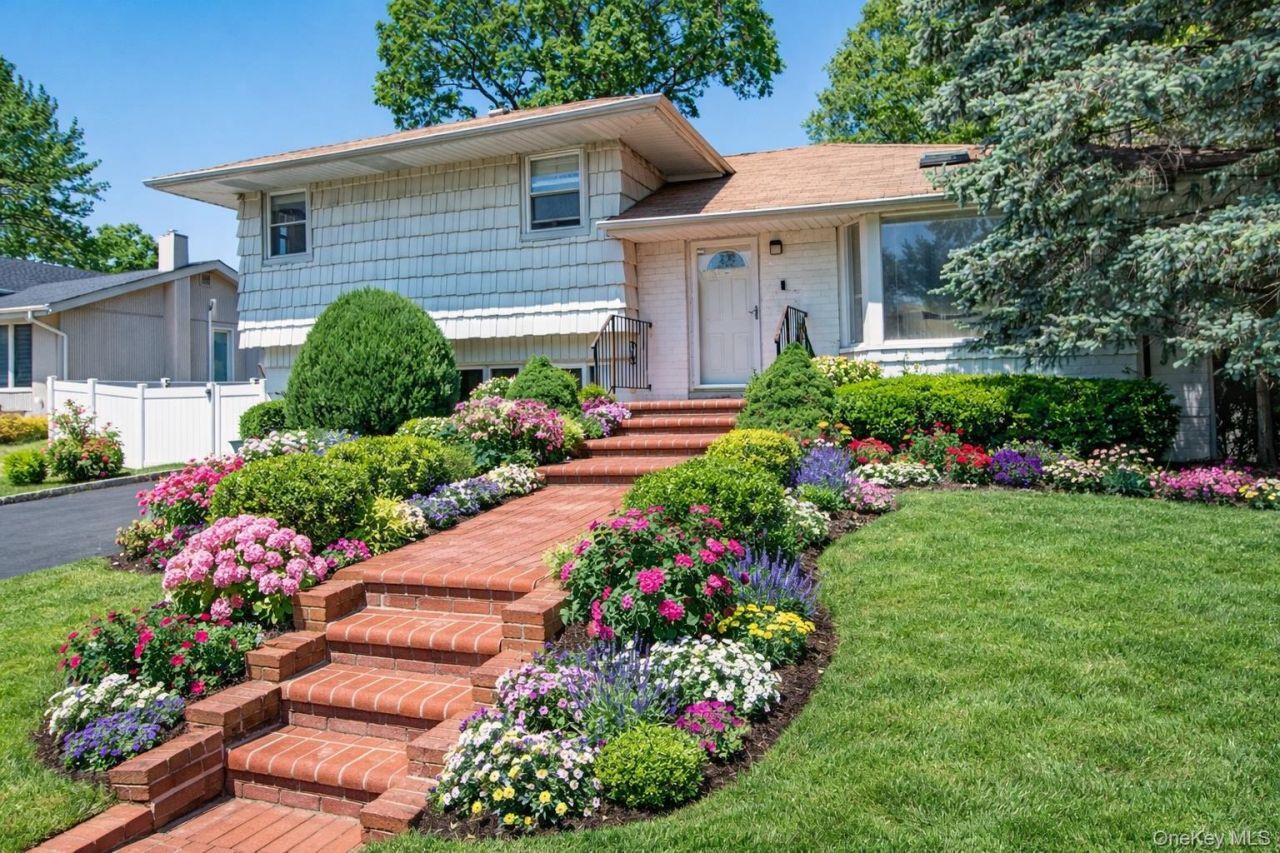 36 Middle Lane, Jericho, NY 11753 Main Photo