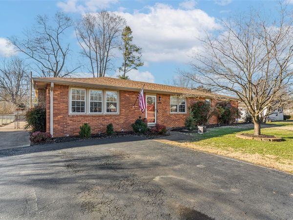 2725 Mohawk Drive, Bowling Green, KY 42104