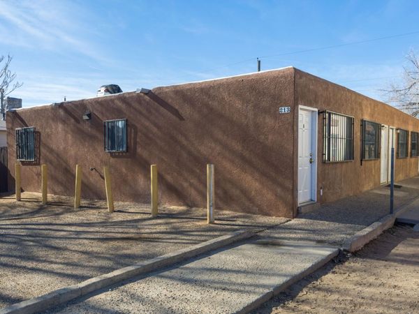 213 63rd Street NW, Albuquerque, NM 87105
