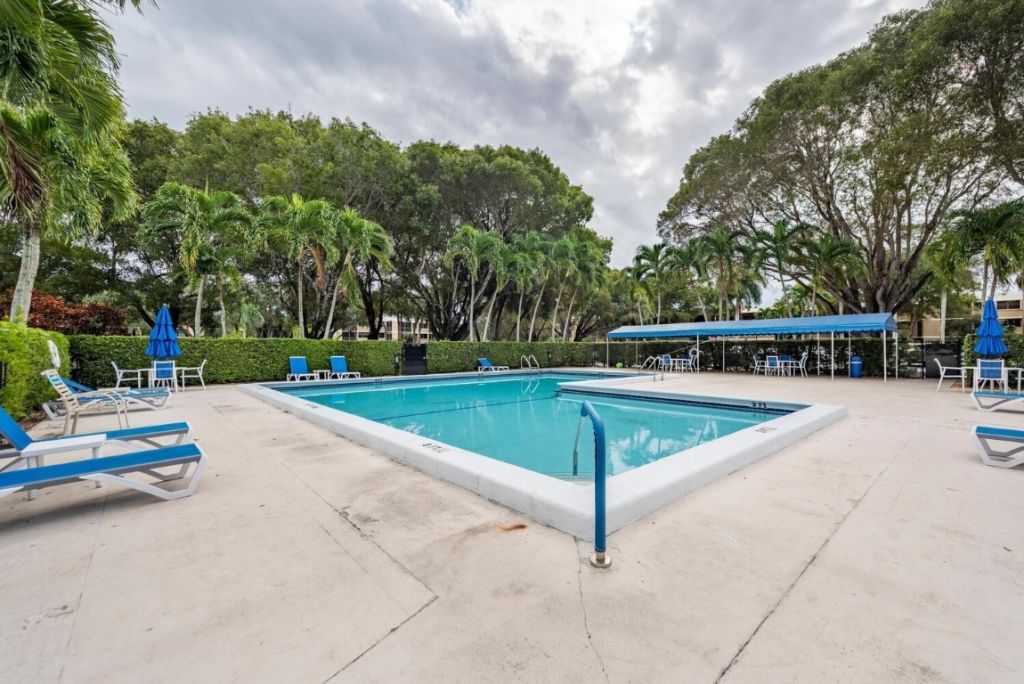 16251 Golf Club Road, Unit 305, Weston, FL 33326 Photo