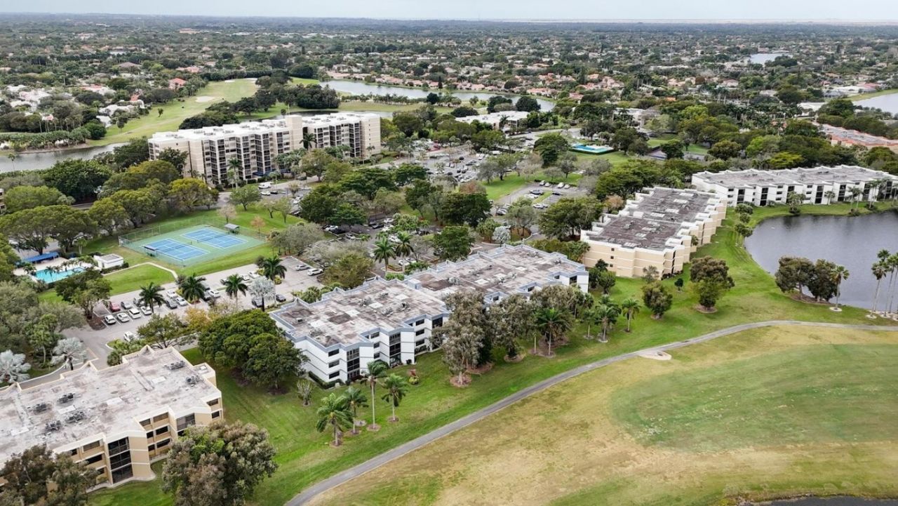 16251 Golf Club Road, Unit 305, Weston, FL 33326 Photo