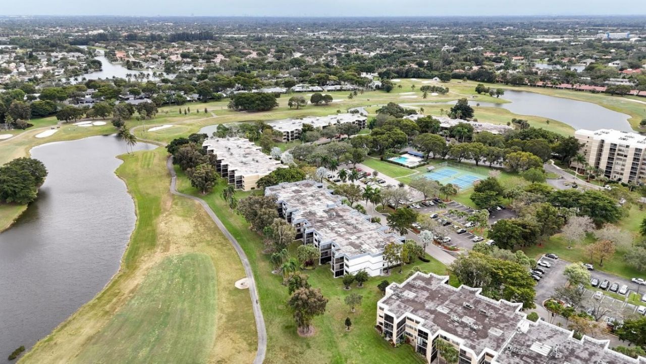 16251 Golf Club Road, Unit 305, Weston, FL 33326 Photo