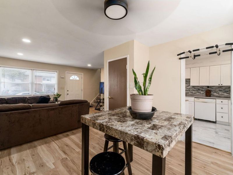 4 Oak Road, Columbus, OH 43217 Photo 6