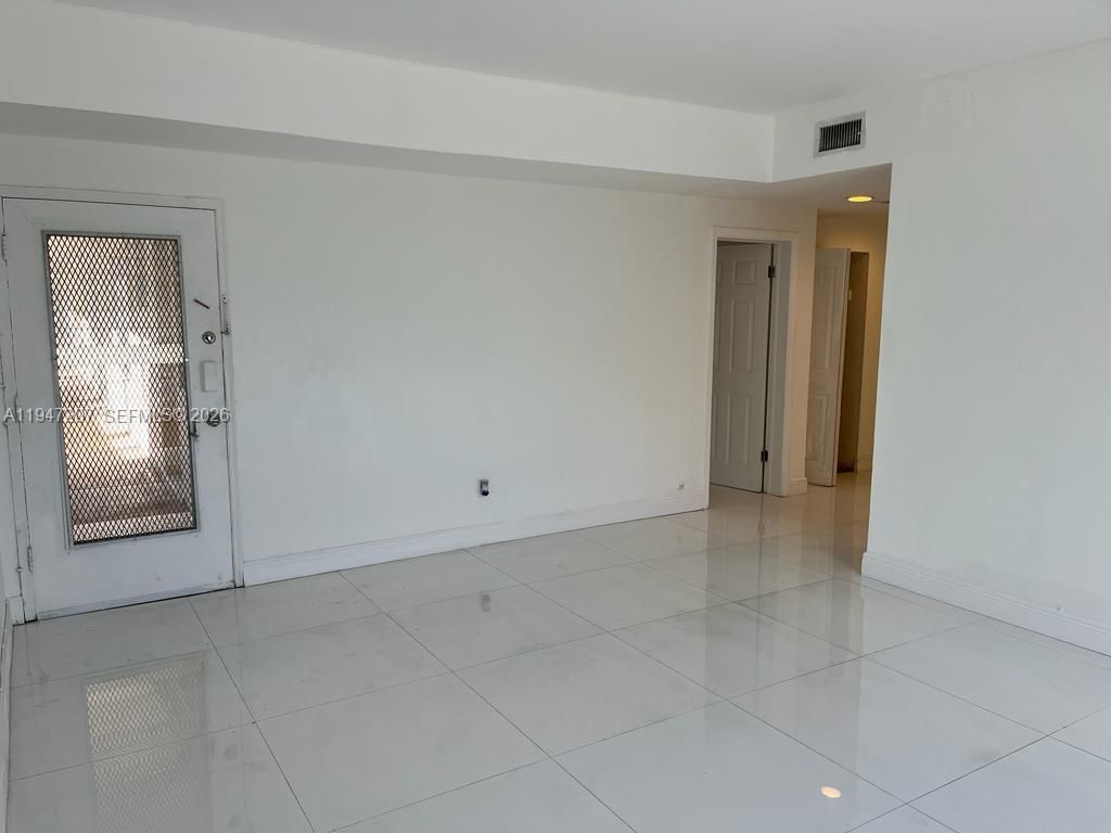 8420 Byron Ave, Unit 4, Miami Beach, FL 33141 Photo