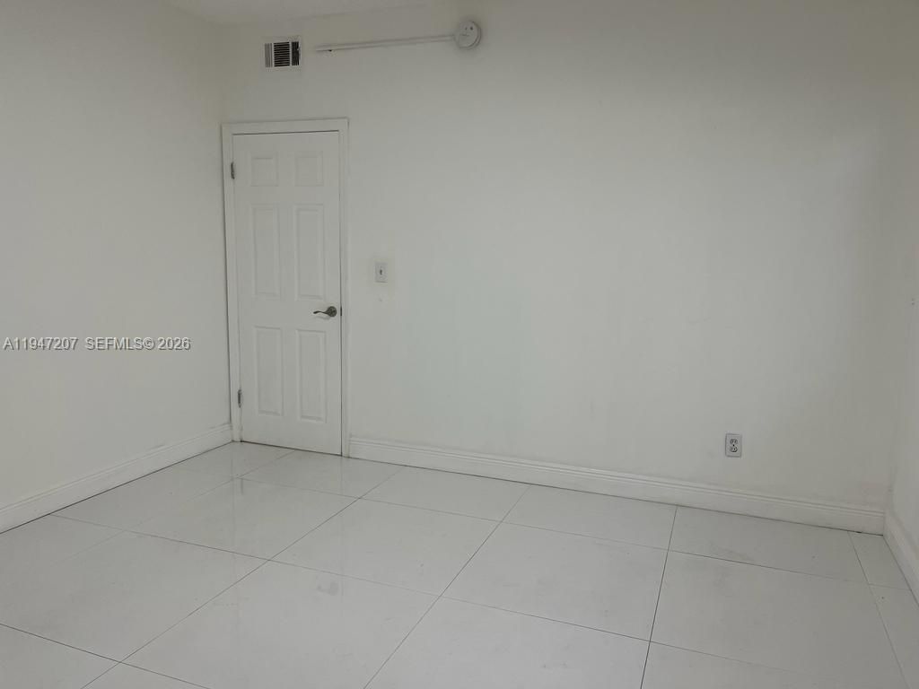 8420 Byron Ave, Unit 4, Miami Beach, FL 33141 Photo