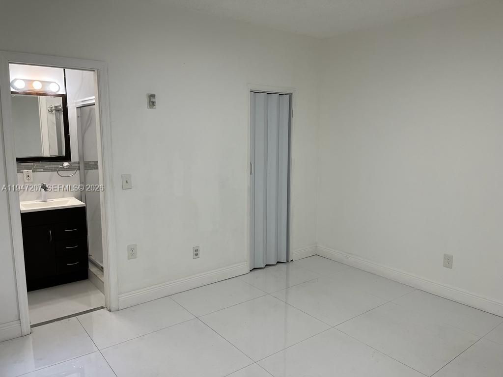 8420 Byron Ave, Unit 4, Miami Beach, FL 33141 Photo
