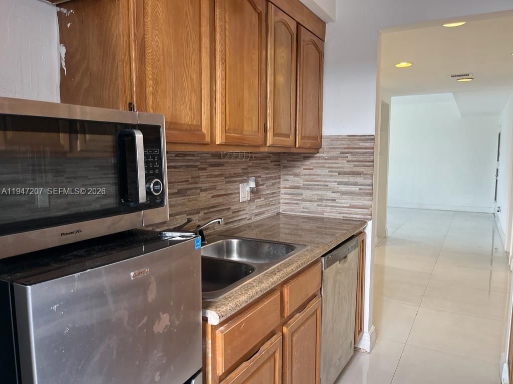 8420 Byron Ave, Unit 4, Miami Beach, FL 33141 Photo