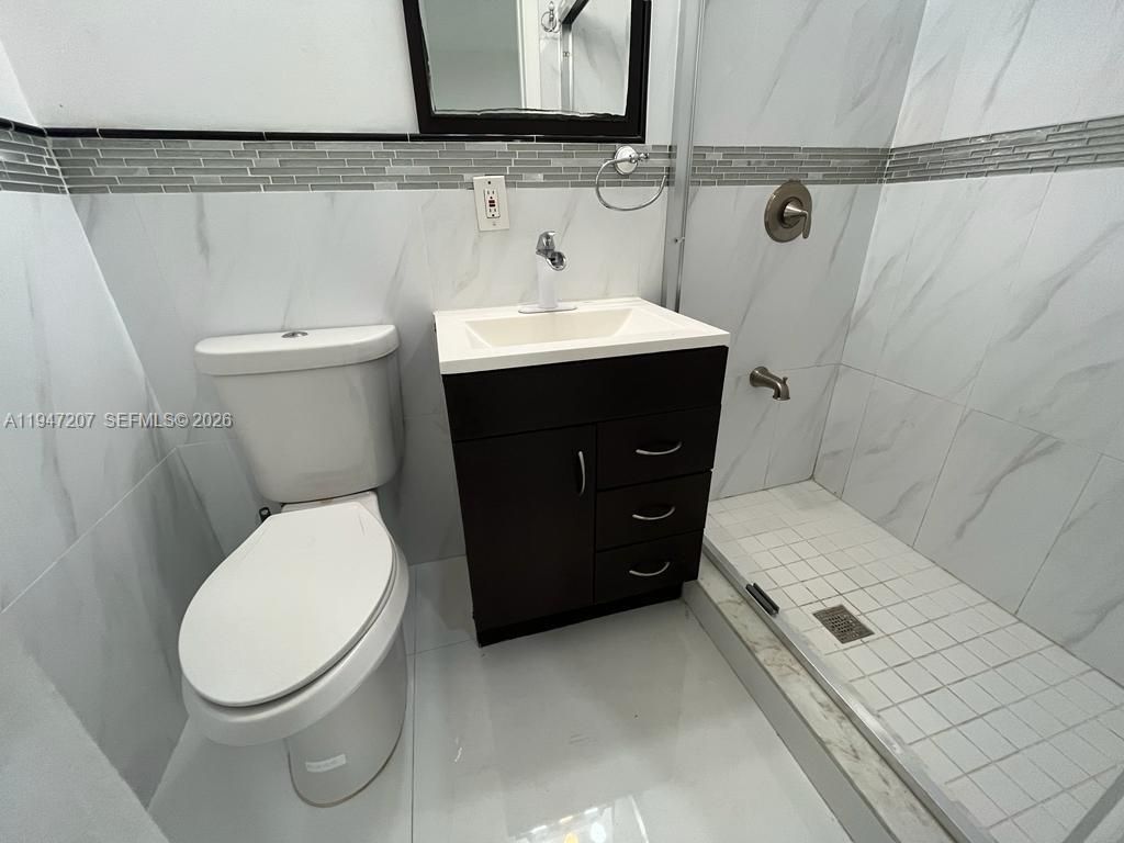 8420 Byron Ave, Unit 4, Miami Beach, FL 33141 Photo