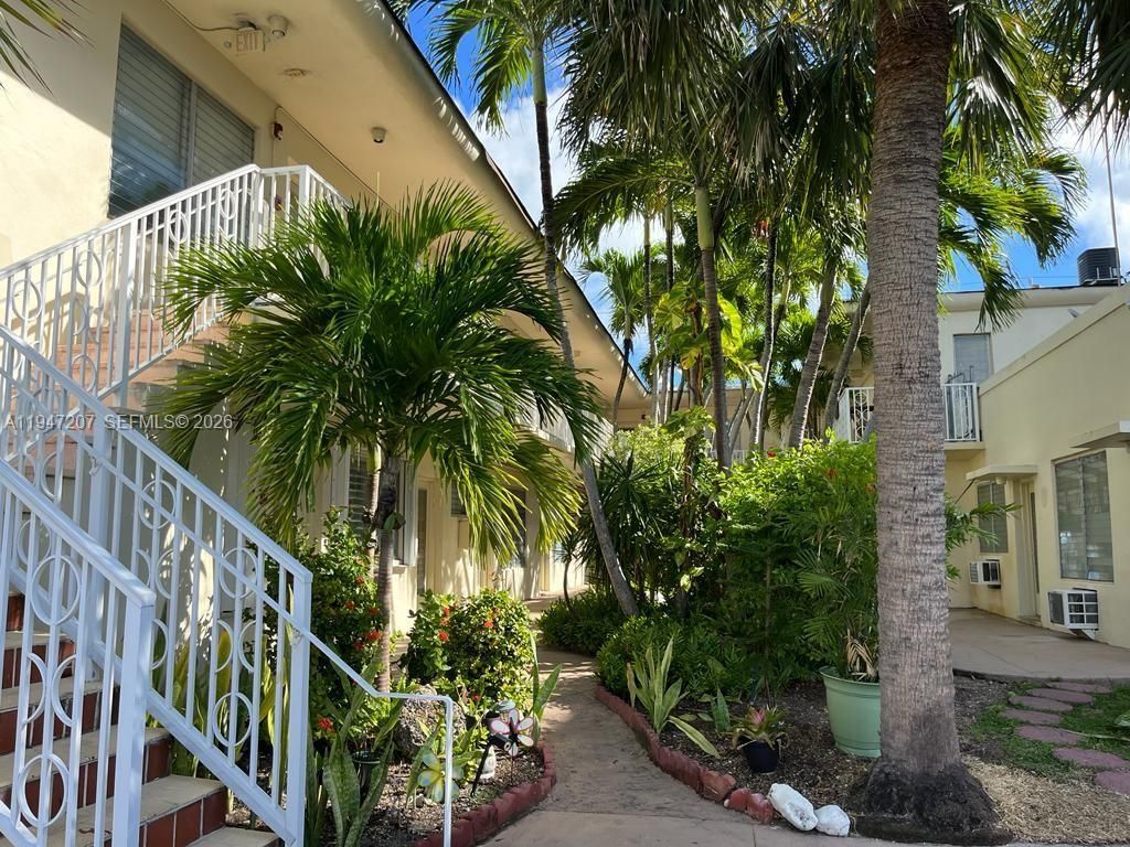8420 Byron Ave, Unit 4, Miami Beach, FL 33141 Photo