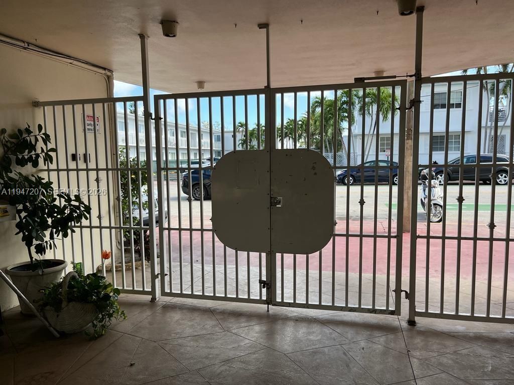 8420 Byron Ave, Unit 4, Miami Beach, FL 33141 Photo